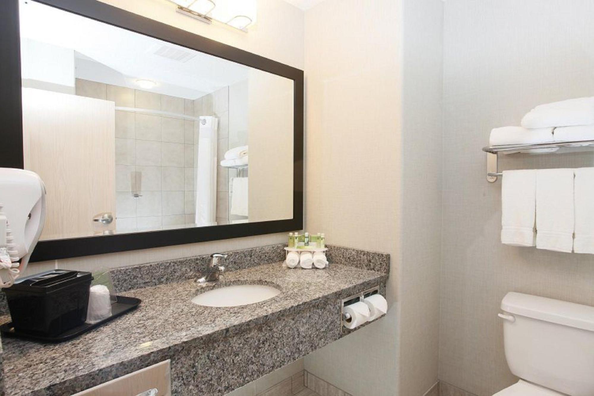 Holiday Inn Express Fort St John By Ihg Fort St. John Ngoại thất bức ảnh