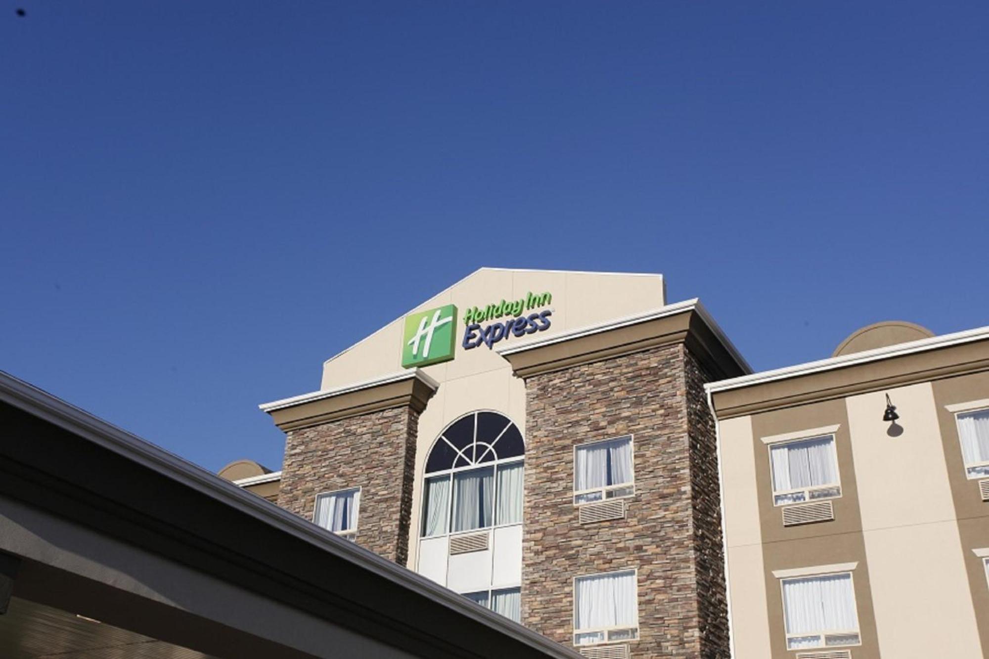 Holiday Inn Express Fort St John By Ihg Fort St. John Ngoại thất bức ảnh